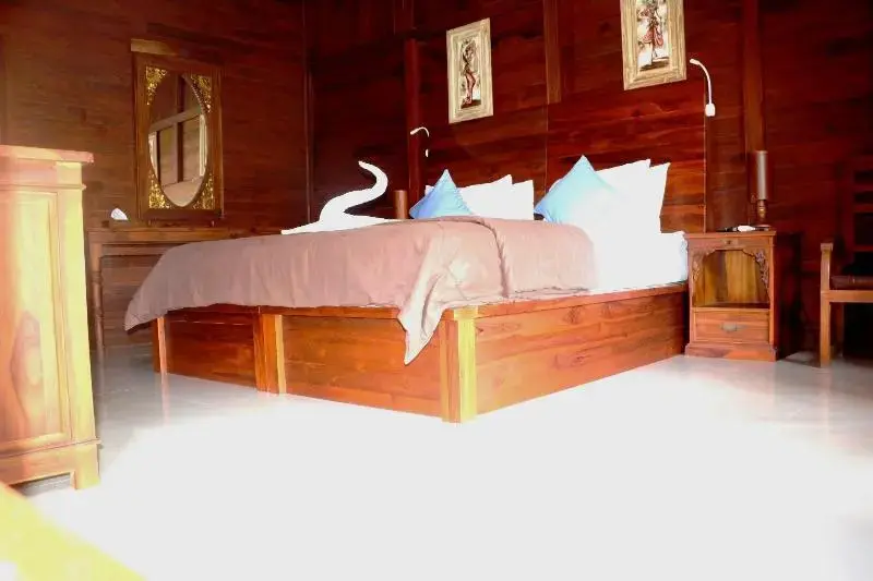 Лембонган-Айленд: Pemedal Beach Resort