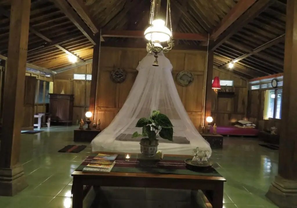 Батуретно: Rumah Limasan Jawa Homestay