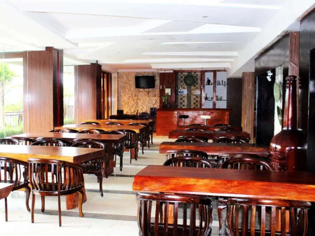 Сореанг: Albis Hotel