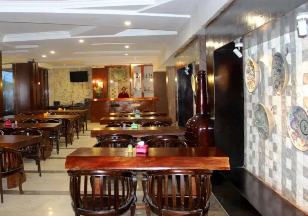 Сореанг: Albis Hotel