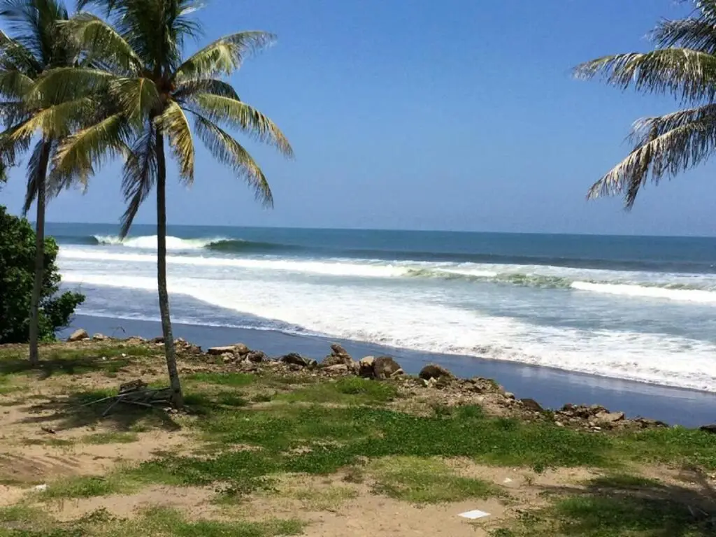 Мендойо: Dikaloha Surfcamp Bali