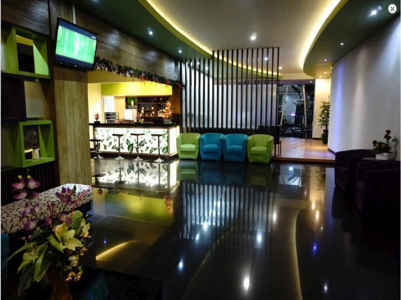 Маланг: Sunrise Hotel