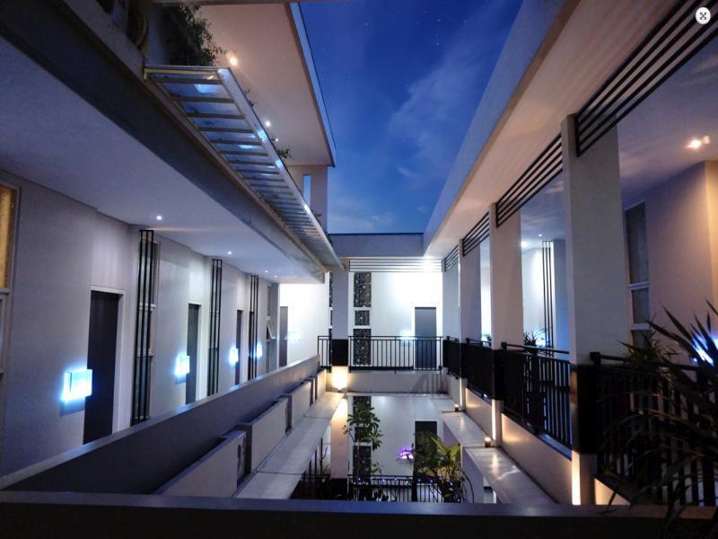 Маланг: Sunrise Hotel
