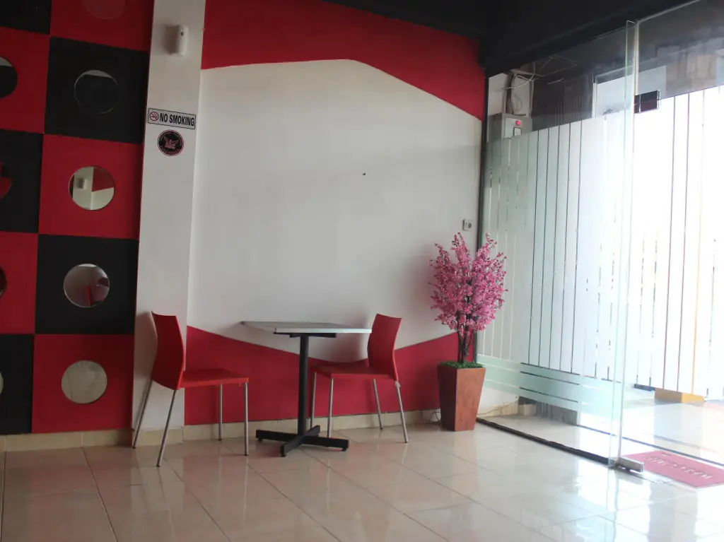 Тегал: Bugs Guesthouse