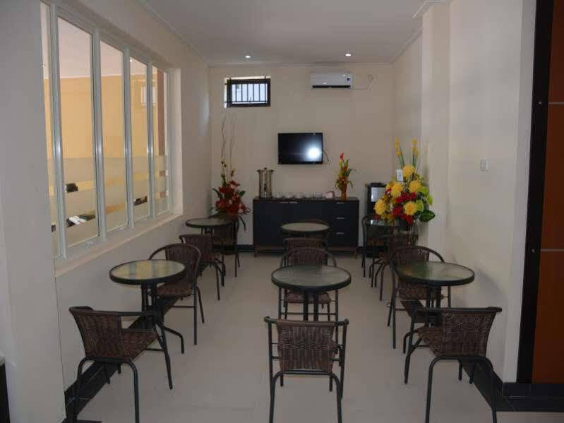 Макассар: La Riss Guest House