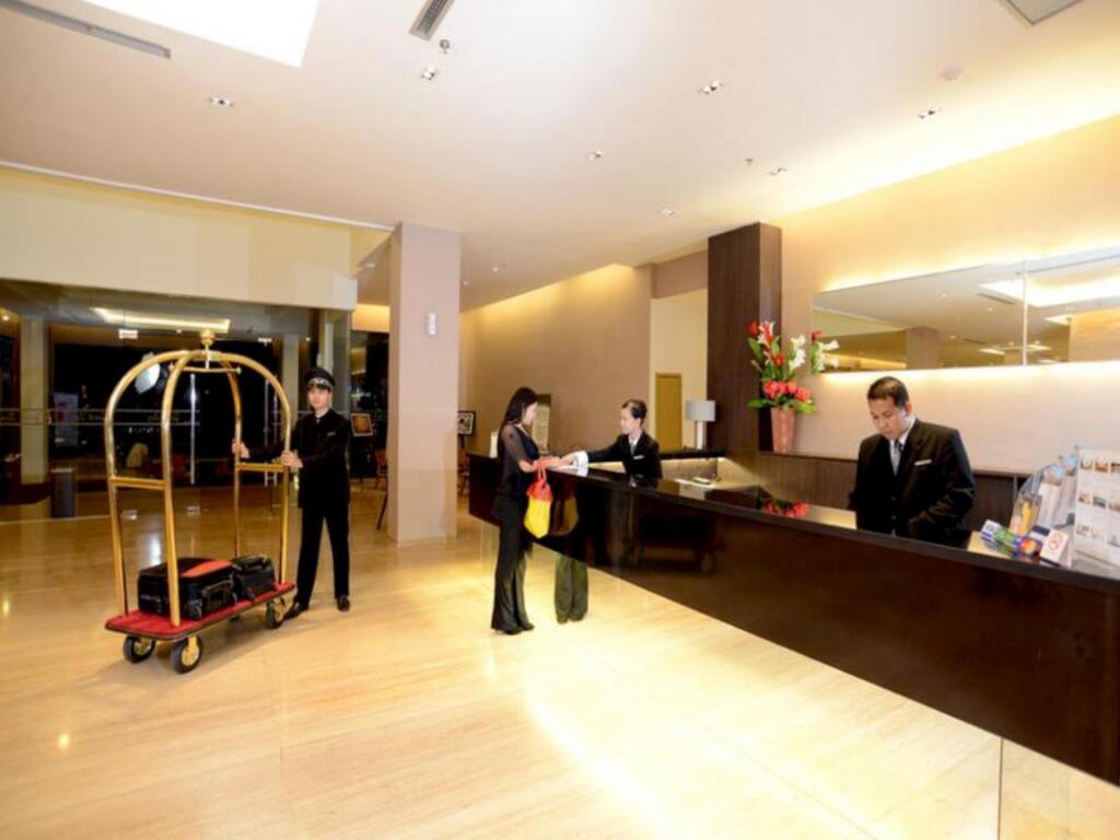 Лахат: Hotel Grand Zuri Lahat