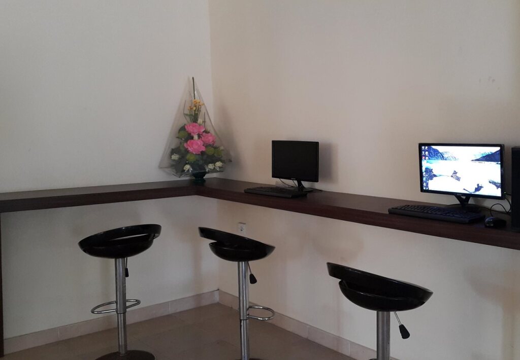 Патранг: Ambulu Hotel