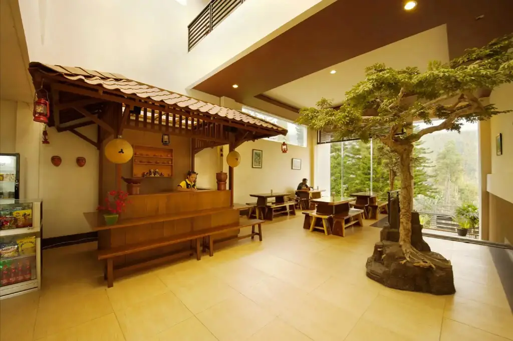 Караганьяр: Hotel Bintang Tawangmangu