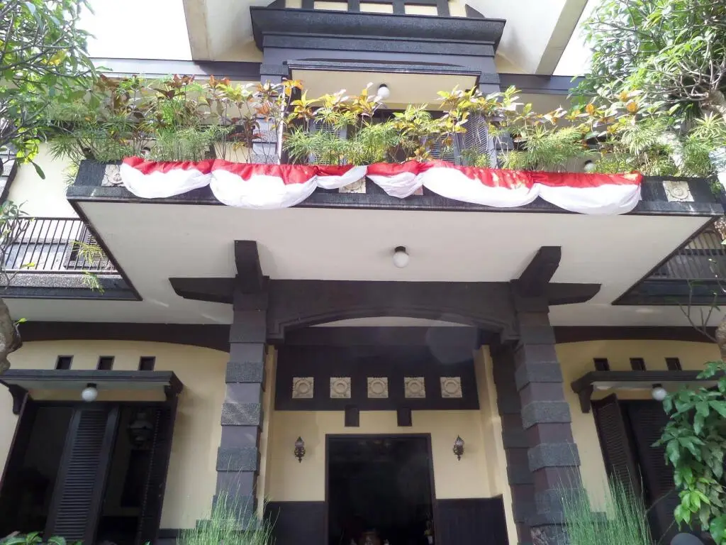 Маланг: De Clove Guest House