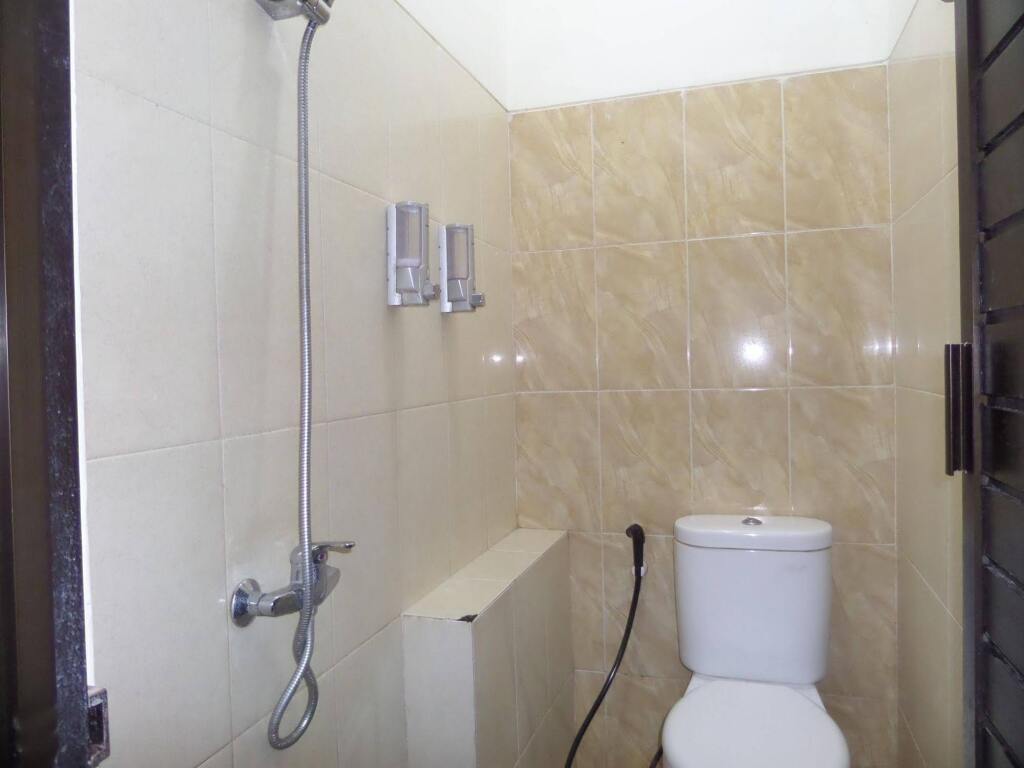 Маланг: De Clove Guest House