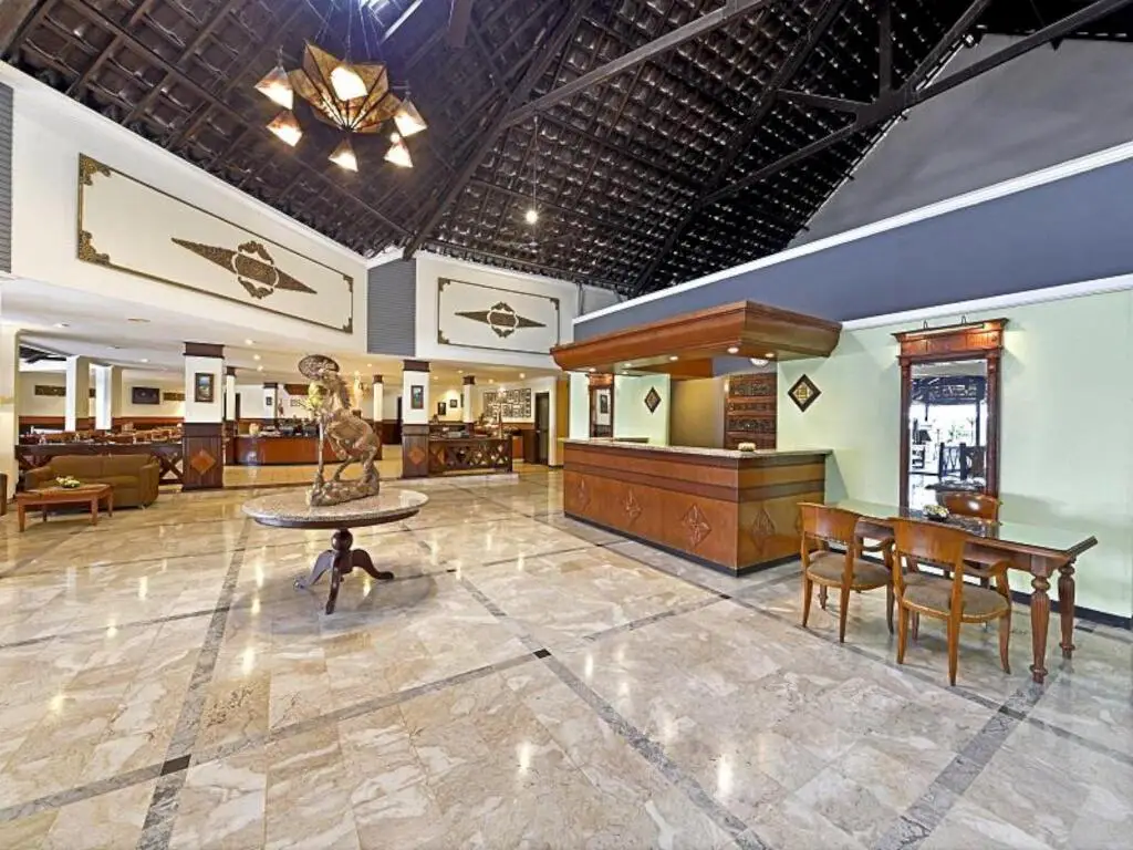 Grand Whiz Hotel Trawas — фото 1