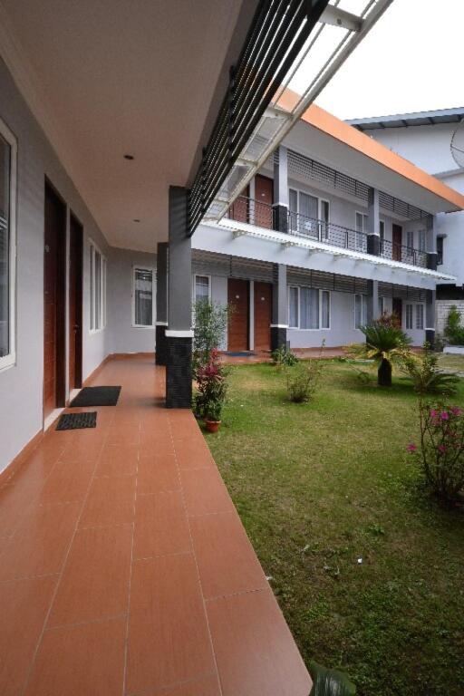 Рутенг: Sindha Hotel