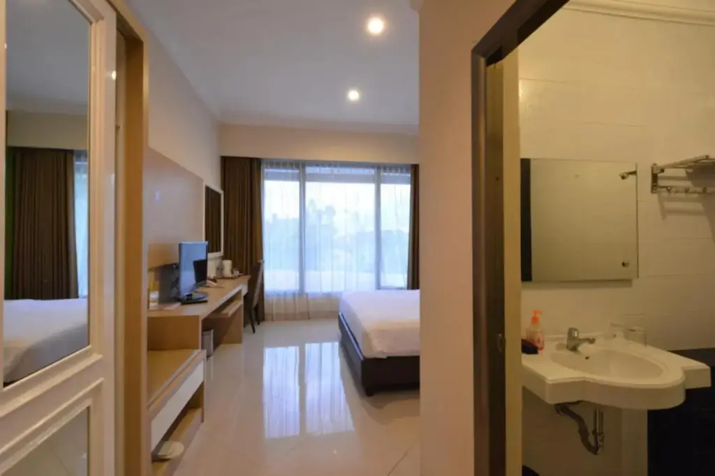 Рутенг: Sindha Hotel