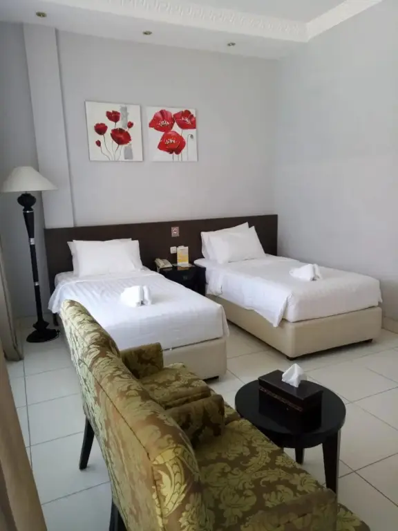 Рутенг: Sindha Hotel