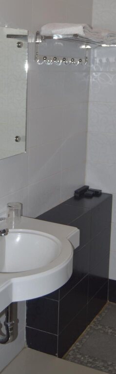 Рутенг: Sindha Hotel
