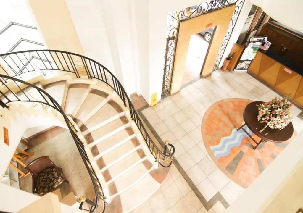 Пурвакарта: Hotel Grand Situ Buleud
