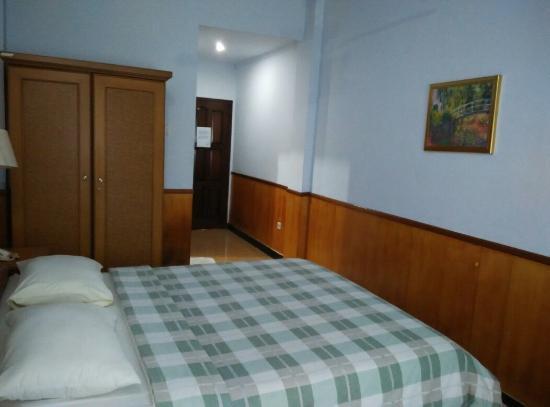 Таракан: Samkho Hotel