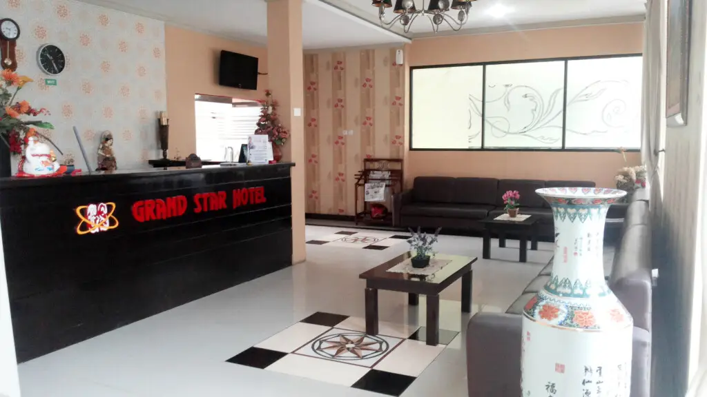 Паре-Паре: Grand Star Hotel