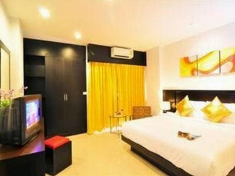 Паре-Паре: Platinum Hotel