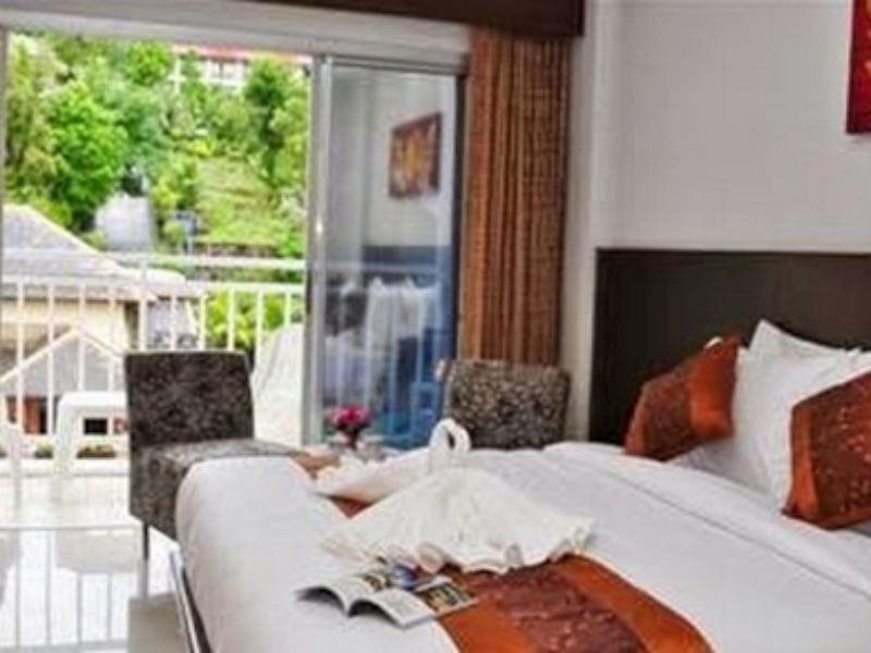 Паре-Паре: Platinum Hotel