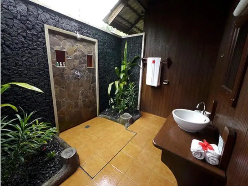 Битунг: Black Sand Dive Retreat
