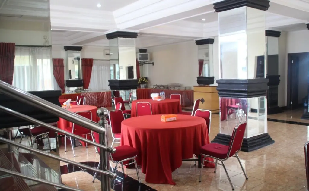 Блора: Top Star Hotel
