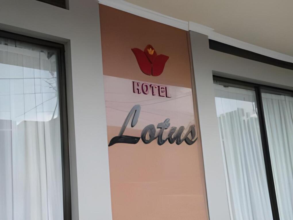 Паре-Паре: Lotus Hotel