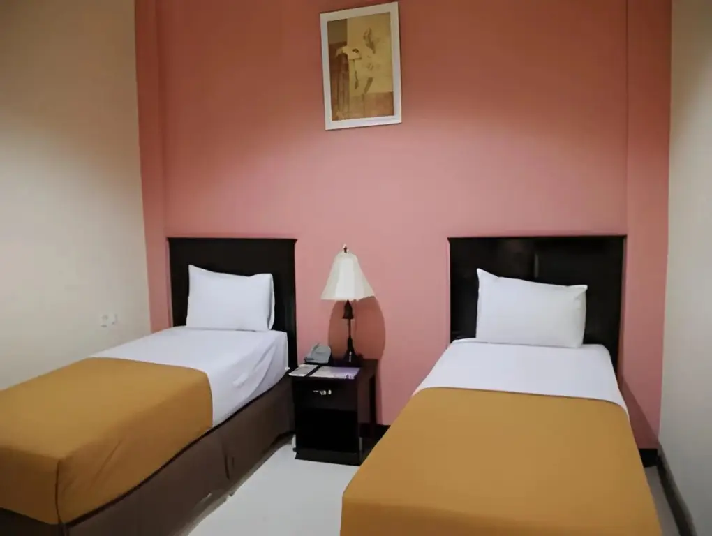 Паре-Паре: Lotus Hotel