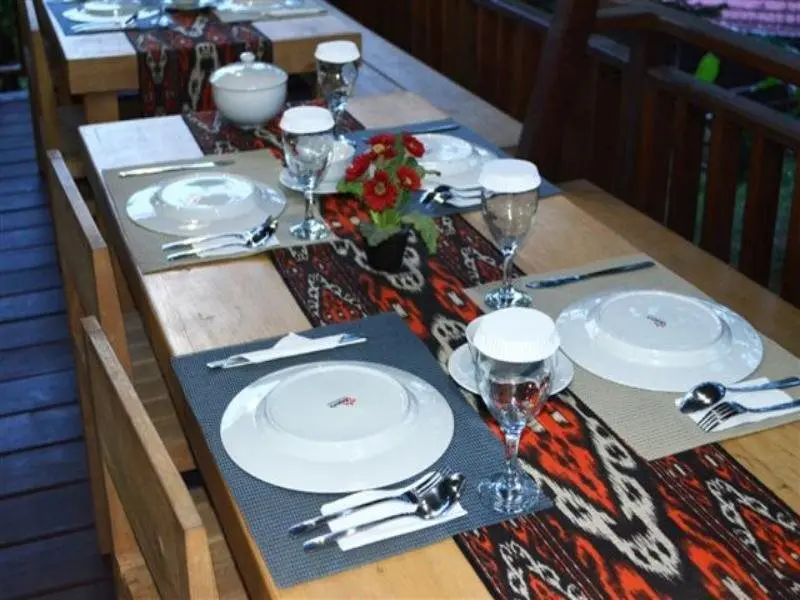 Танджунг Редеб: [Deact] Rumah Kedaung Guest House & Cafe