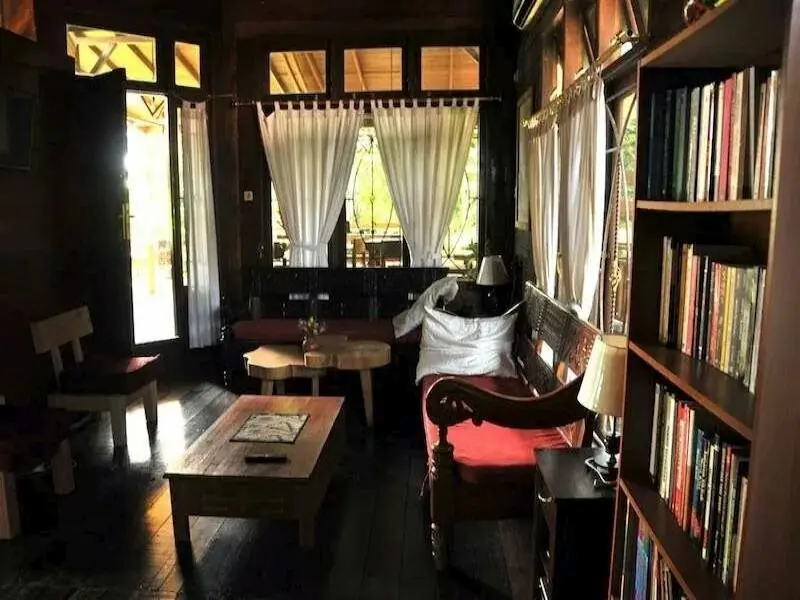 Танджунг Редеб: [Deact] Rumah Kedaung Guest House & Cafe