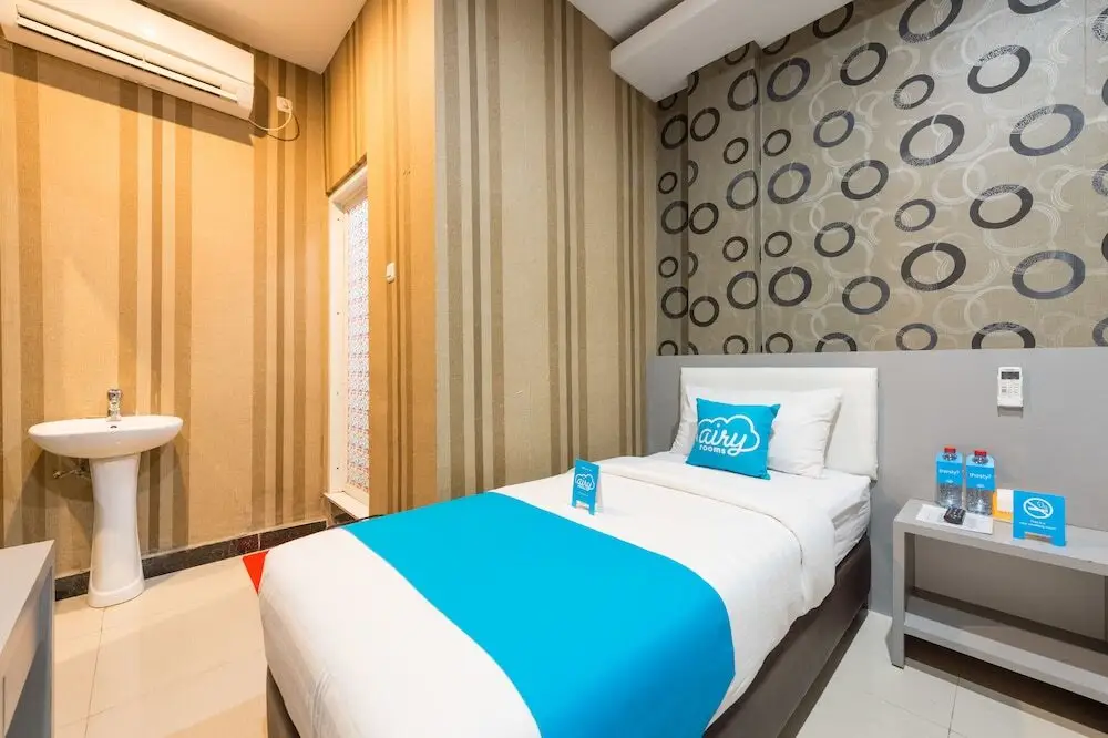 Палу: Airy Tatura Emmy Saelan 33 Palu