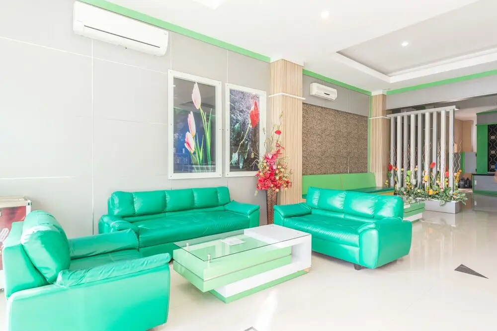 Палу: Airy Tatura Emmy Saelan 33 Palu