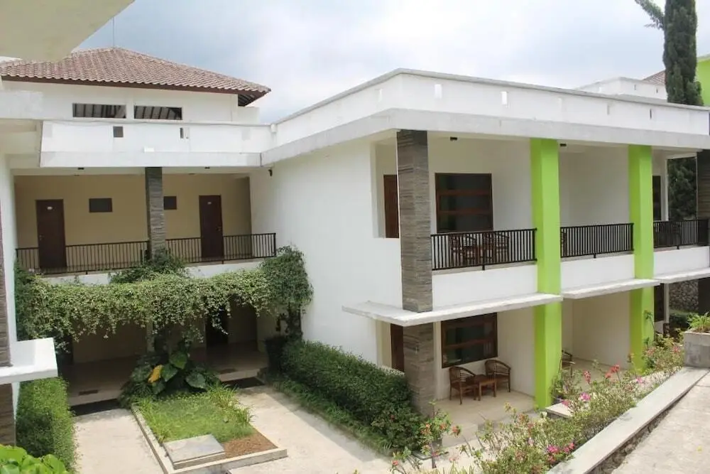 Бату: De View Hotel
