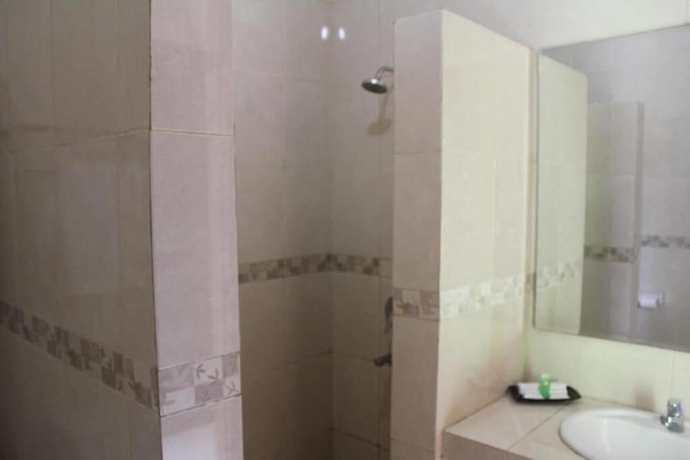 Бату: De View Hotel