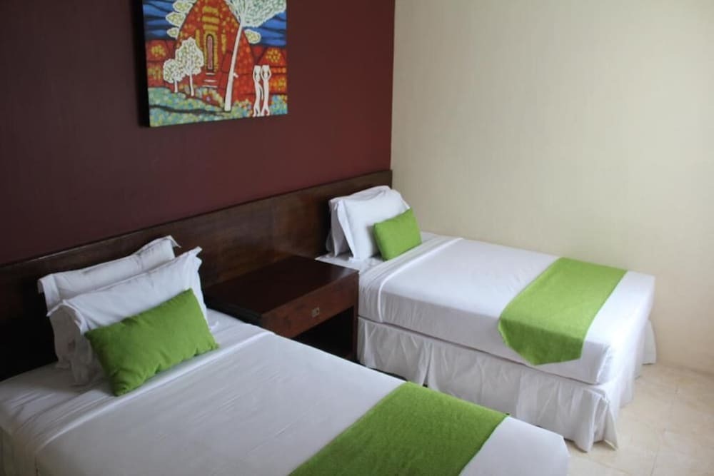 Бату: De View Hotel
