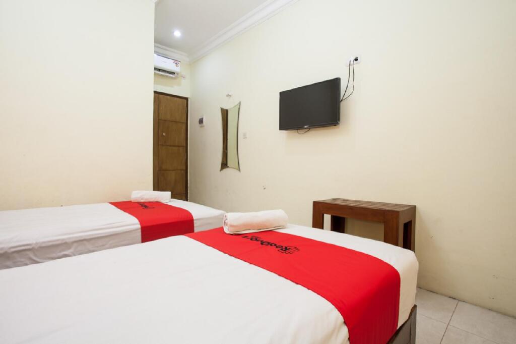 Сурабая: RedDoorz near Marvel City Mall