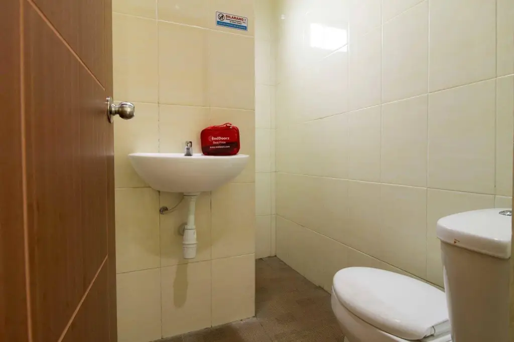 Сурабая: RedDoorz near Masjid Agung Surabaya