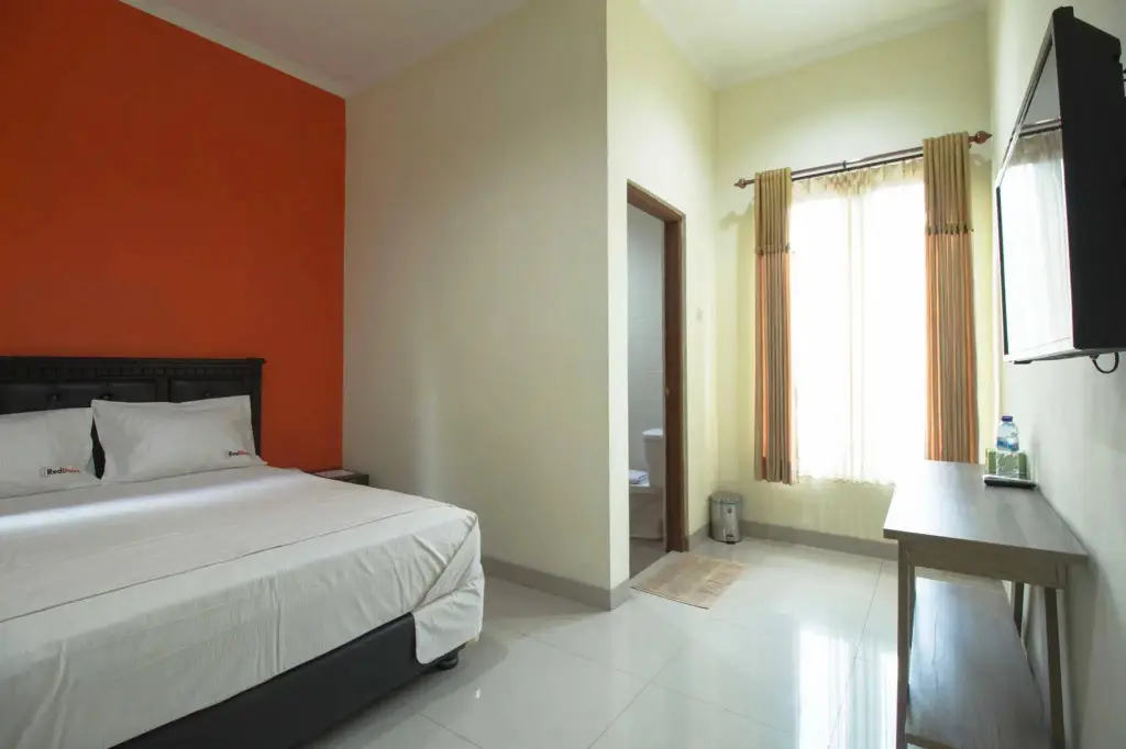 Сурабая: RedDoorz near Masjid Agung Surabaya