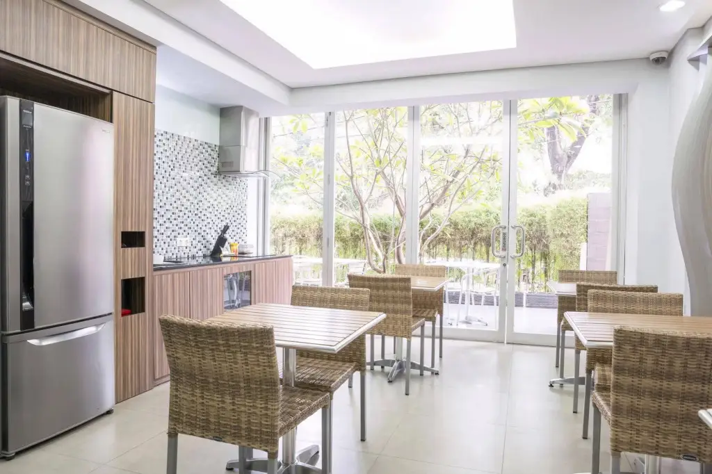 Джакарта: Airy Blok M Sampit