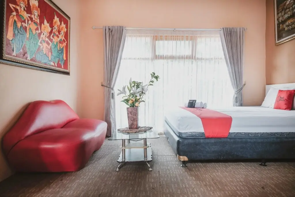 Джокьякарта: RedDoorz near Plaza Ambarukmo