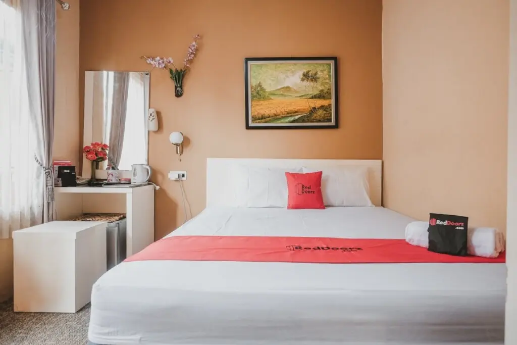 Джокьякарта: RedDoorz near Plaza Ambarukmo