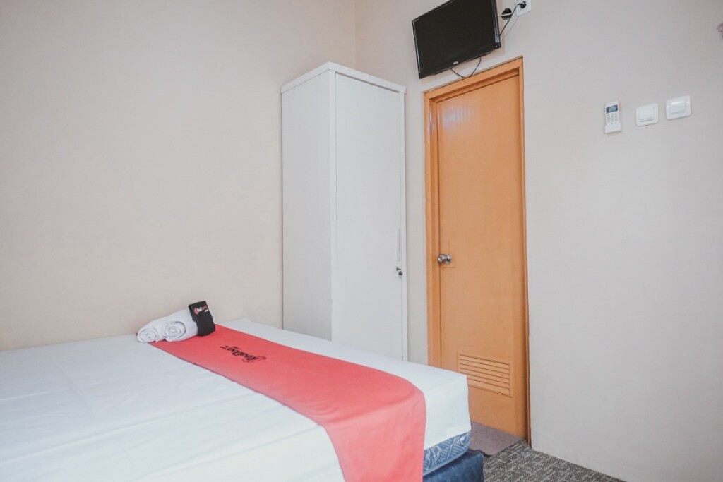 Джокьякарта: RedDoorz near Plaza Ambarukmo