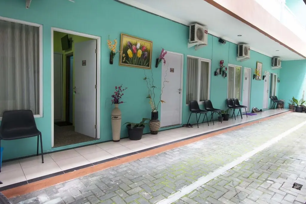 Джокьякарта: RedDoorz near Plaza Ambarukmo