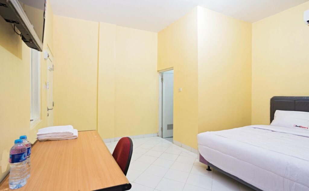 Джакарта: RedDoorz Plus near Halim Perdanakusuma 2