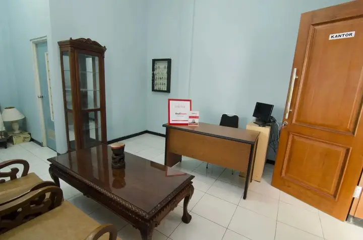 Сурабая: RedDoorz Near Ciputra World 2