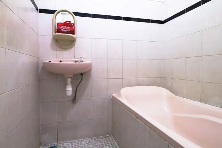 Сурабая: RedDoorz Dukuh Kupang
