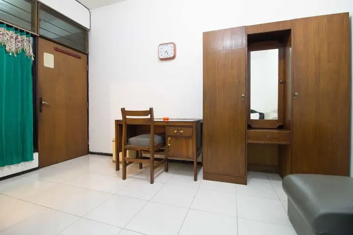 Сурабая: RedDoorz Dukuh Kupang
