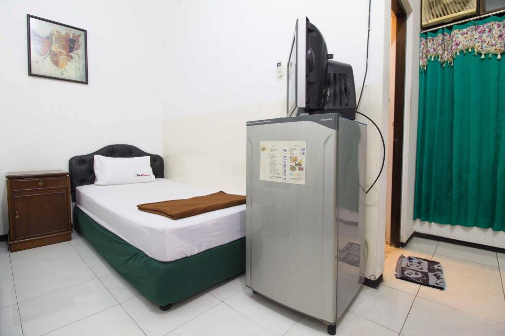 Сурабая: RedDoorz Dukuh Kupang