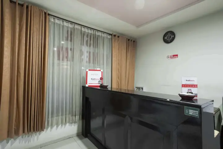 Сурабая: RedDoorz @ Panglima Sudirman