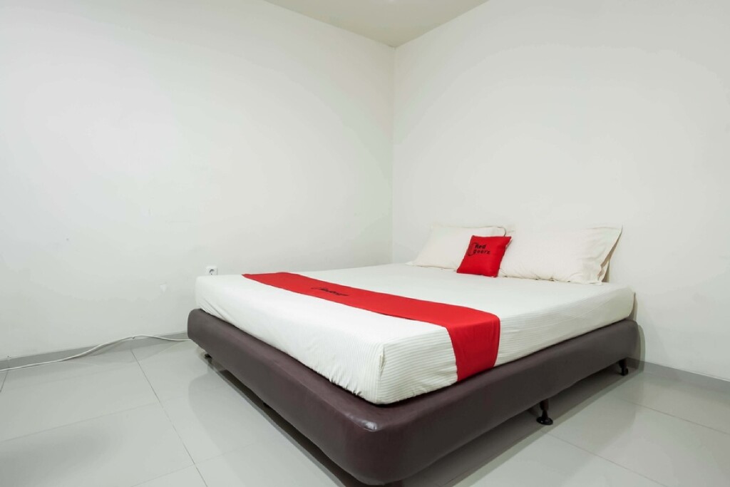 Сурабая: RedDoorz @ Panglima Sudirman